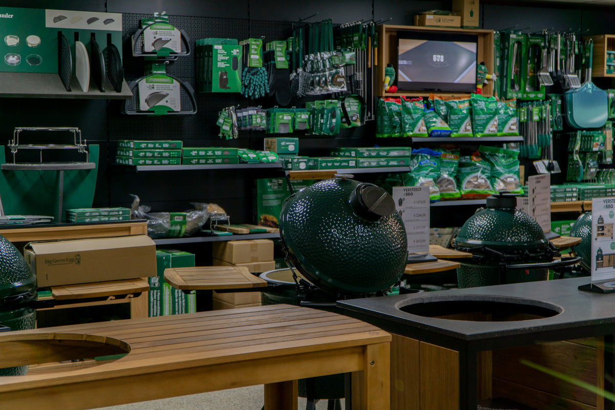 Showroom van Versteegt BBQ in Beesd met Big Green Eggs