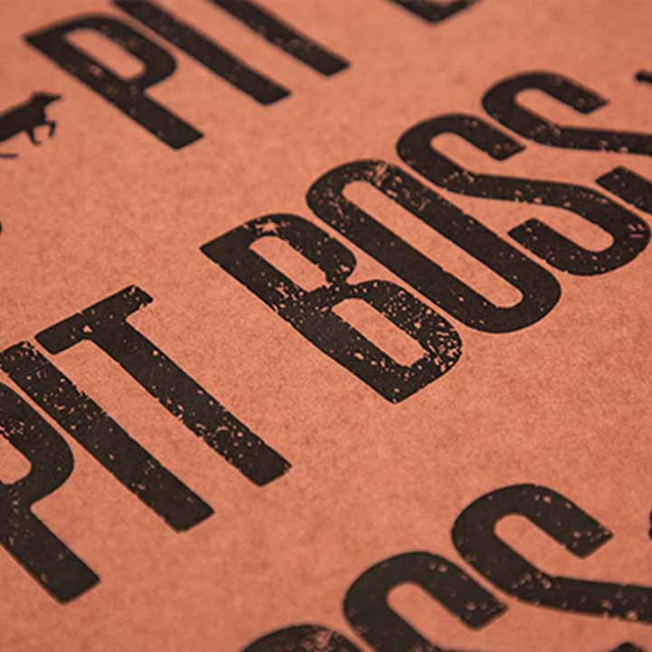 Pit Boss butcher paper in perzikkleur voor het inpakken van vlees tijdens het barbecueën